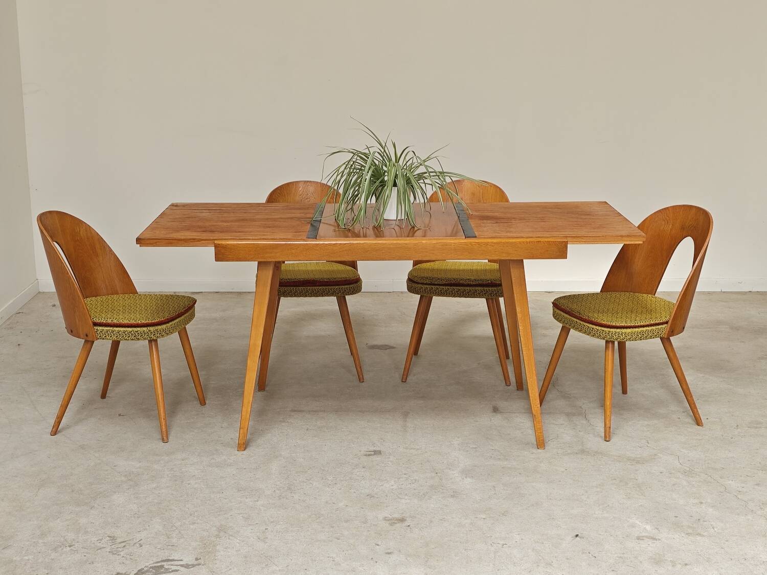 Table a manger a rallonge par Frantisek Jirak pour Tatra , 1960n