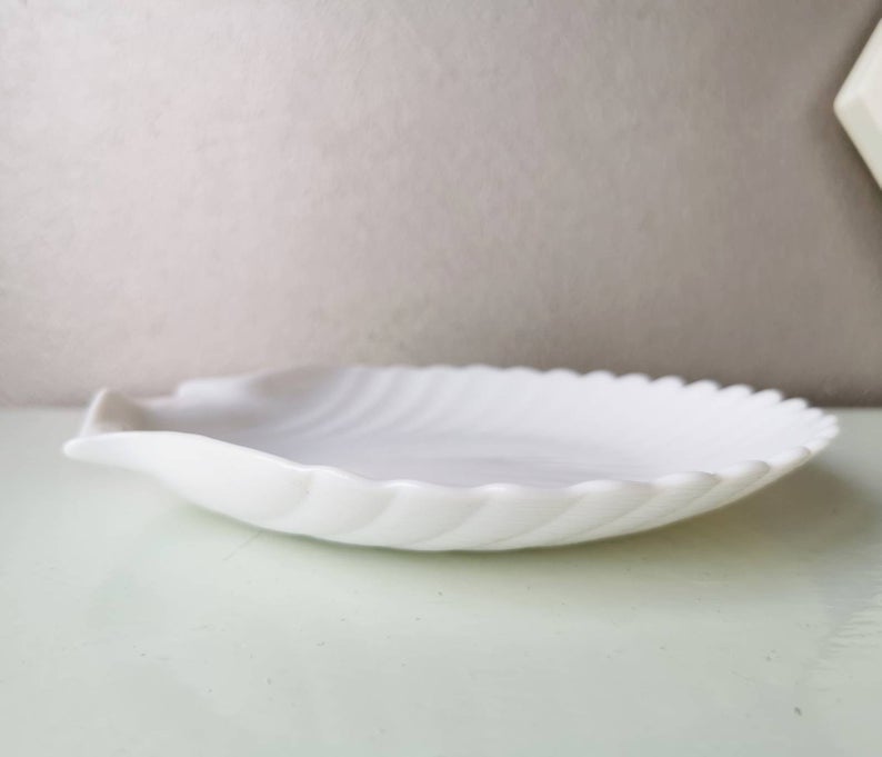 White ceramic dish shaped like 80s shells