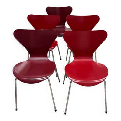Series 7 Chairs by Arne Jacobsen for Fritz Hansen, red