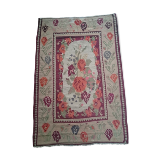 Woven floral rug 147x222cm