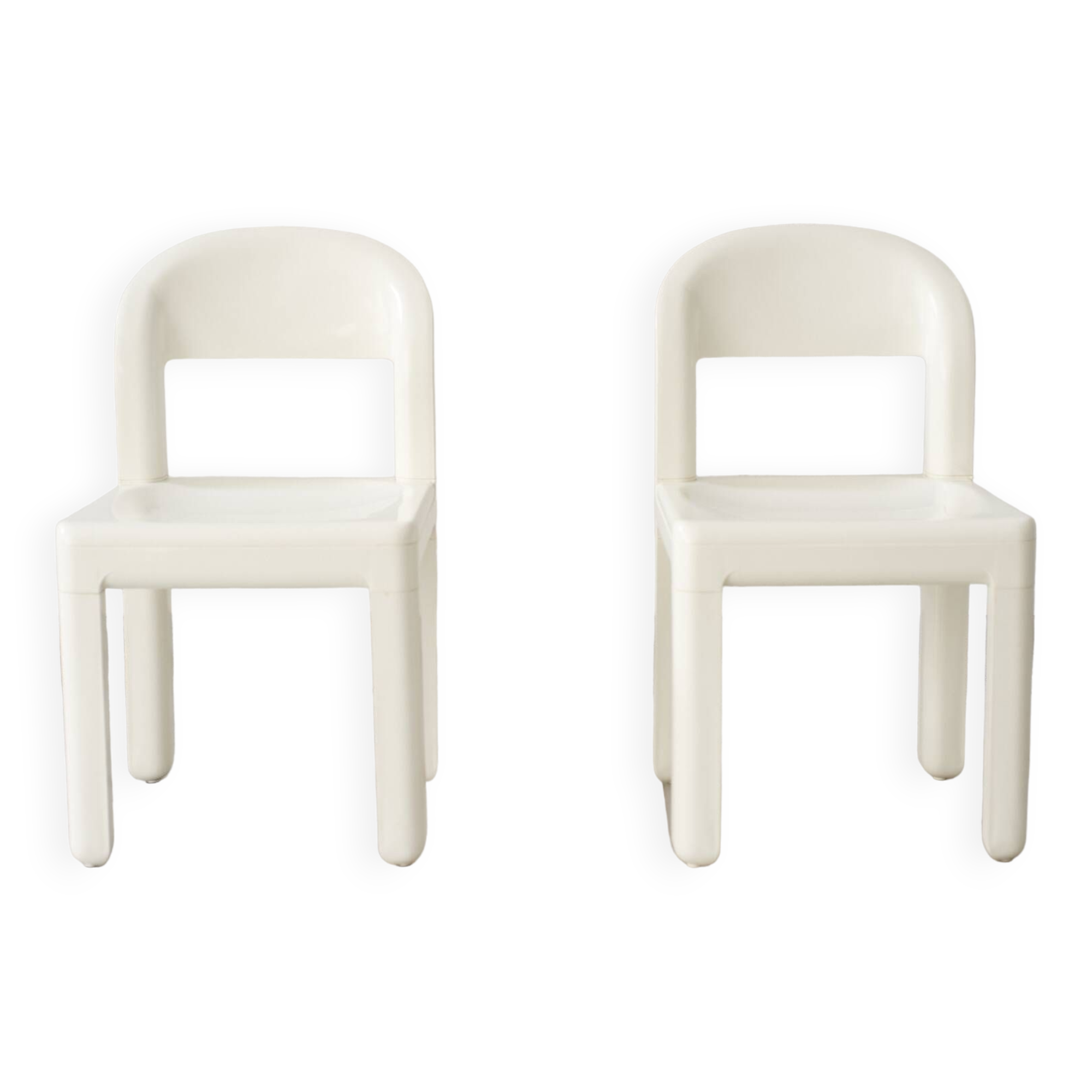 Space Age ‘Joint’ chairs designed by Luigi Massoni and Dino Pelizza for Guzzini