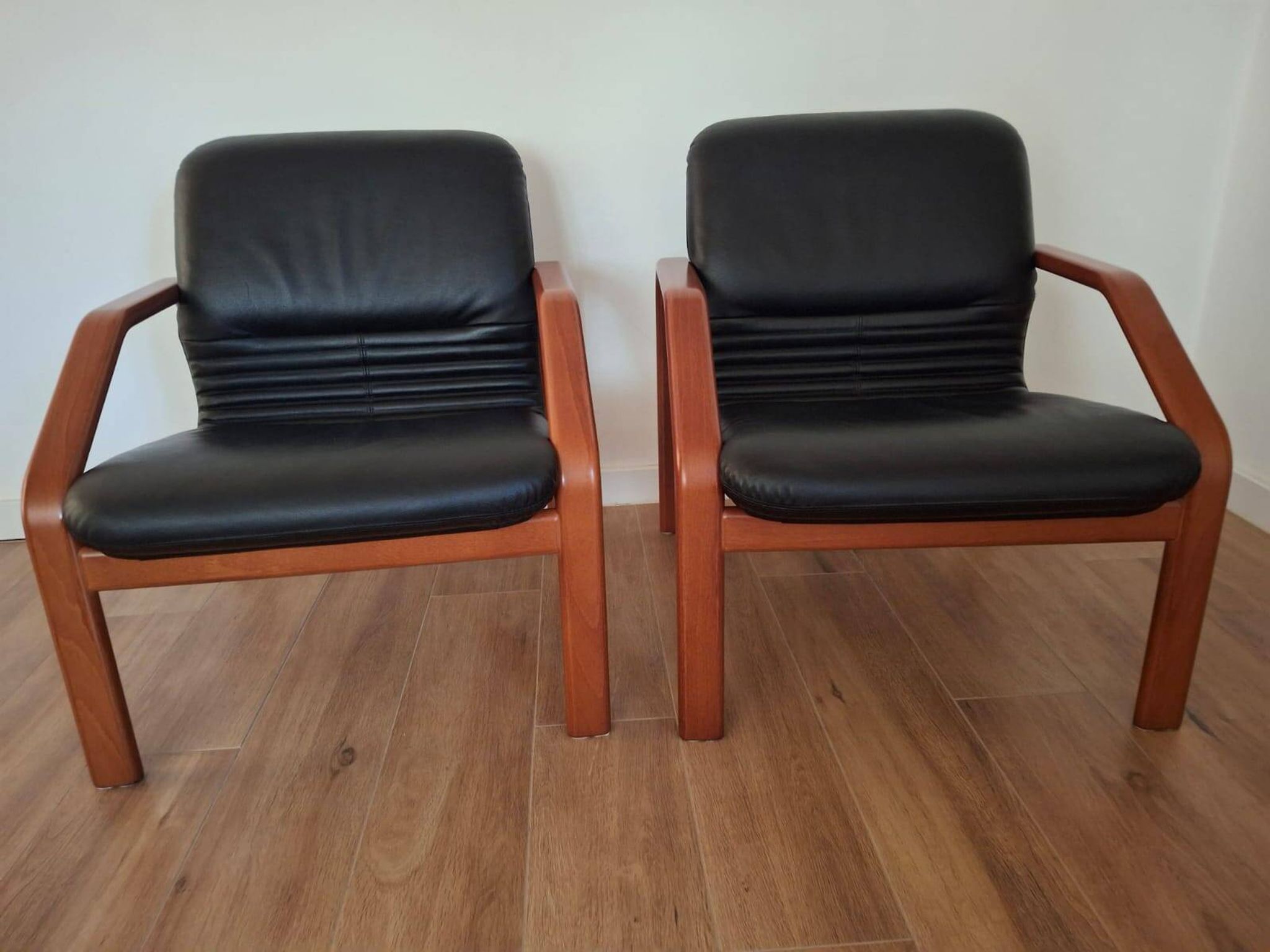 Paire de fauteuils Italie années 90