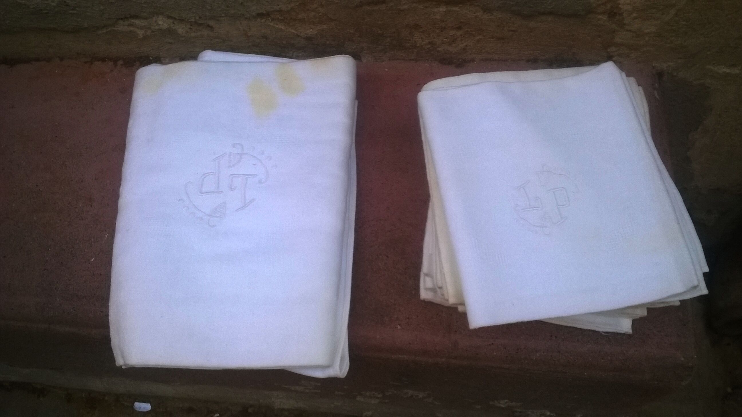 Tablecloth with its twelve vintage towels "monogrammed"