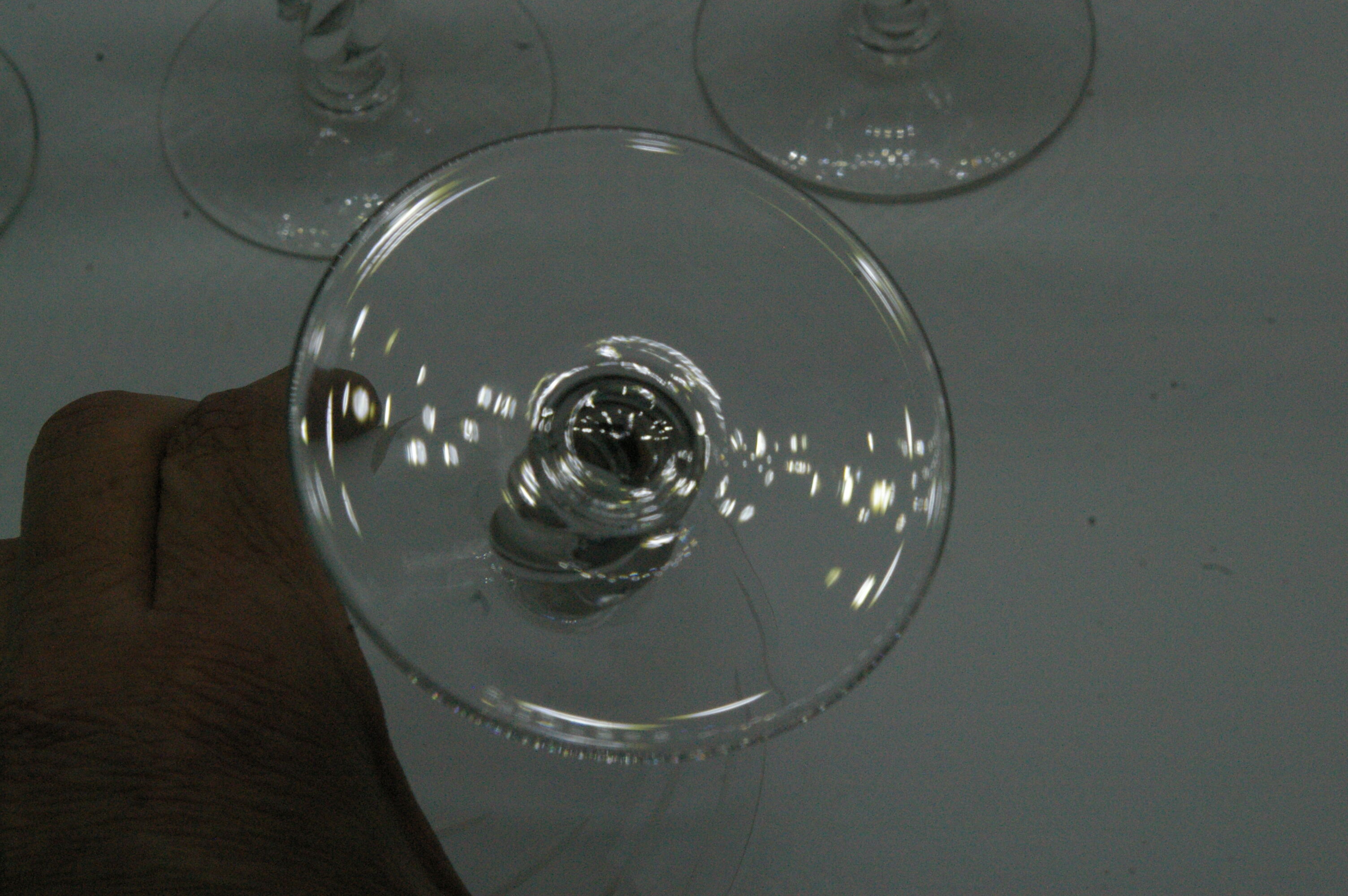 4 verres à vin  ou eau en cristal gravé