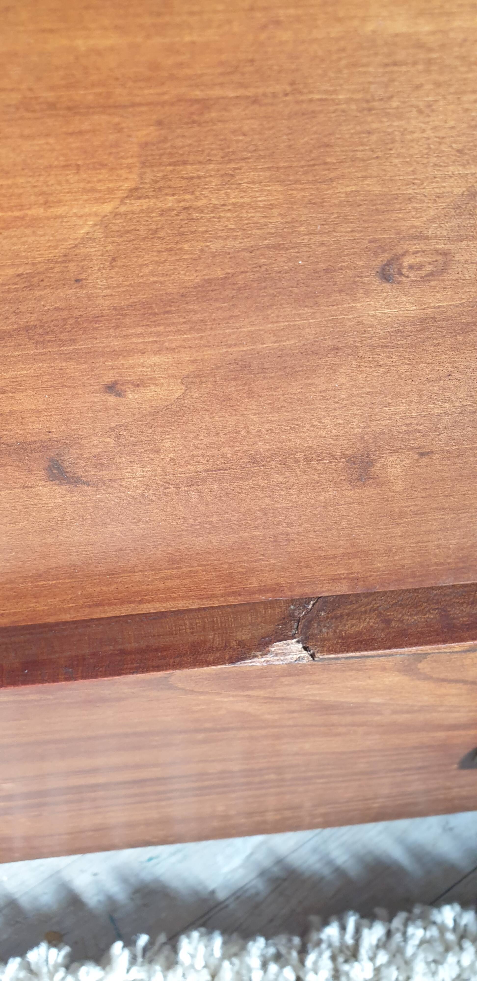 Walnut chest of drawers