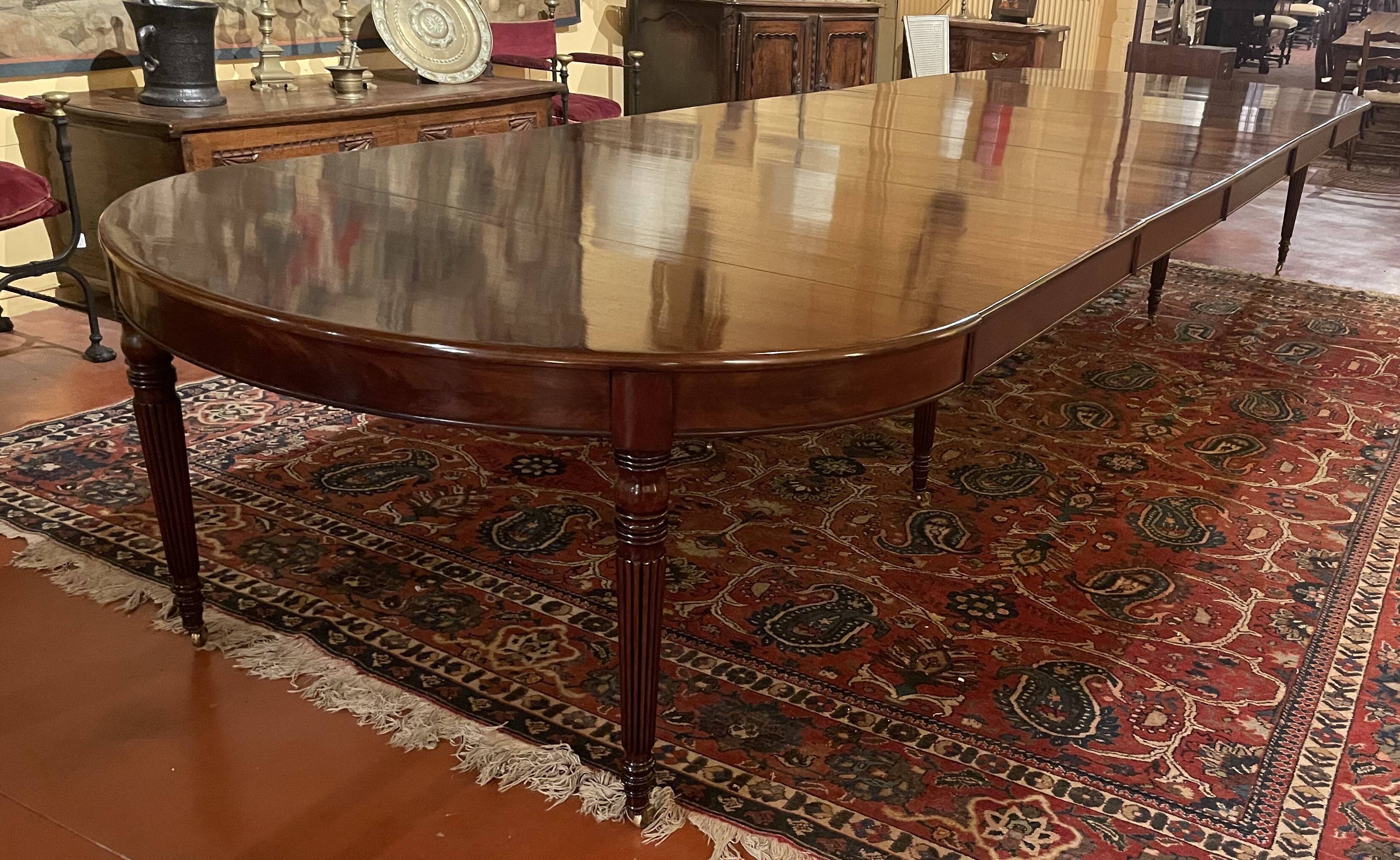 Extensible dining table from the Louis XVI period in mahogany with a banded top.