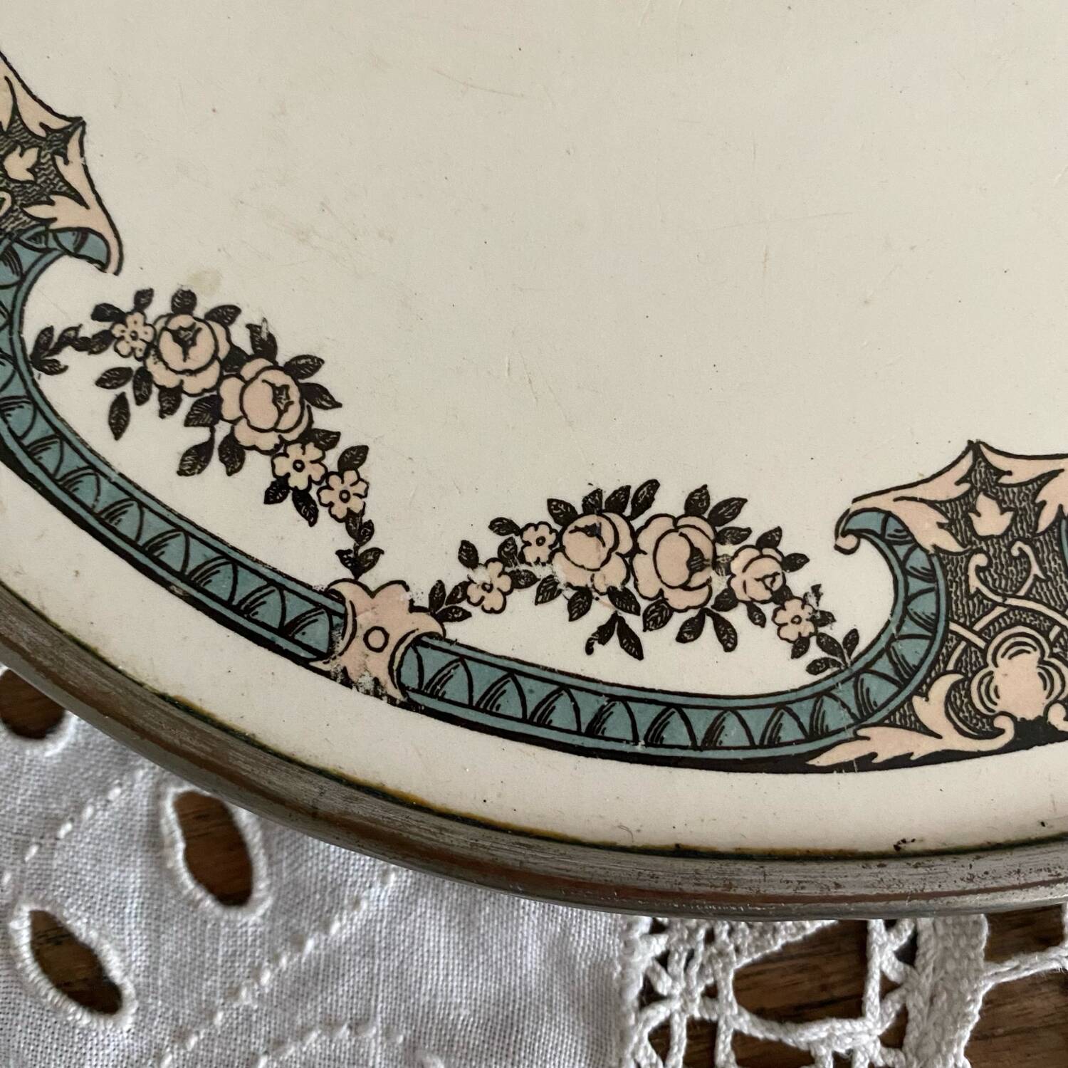 Sarreguemines Dubarry earthenware trivet