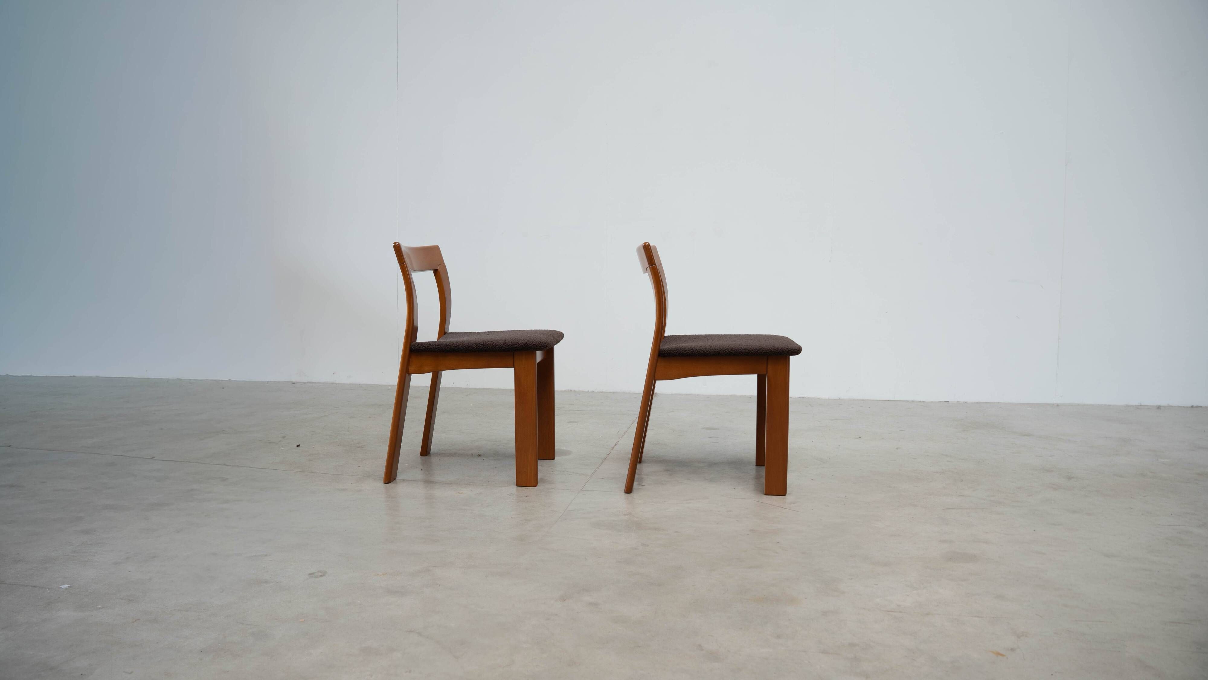 Ensemble de six chaises de salle à manger sculpturales italiennes par Mobil Girgi.