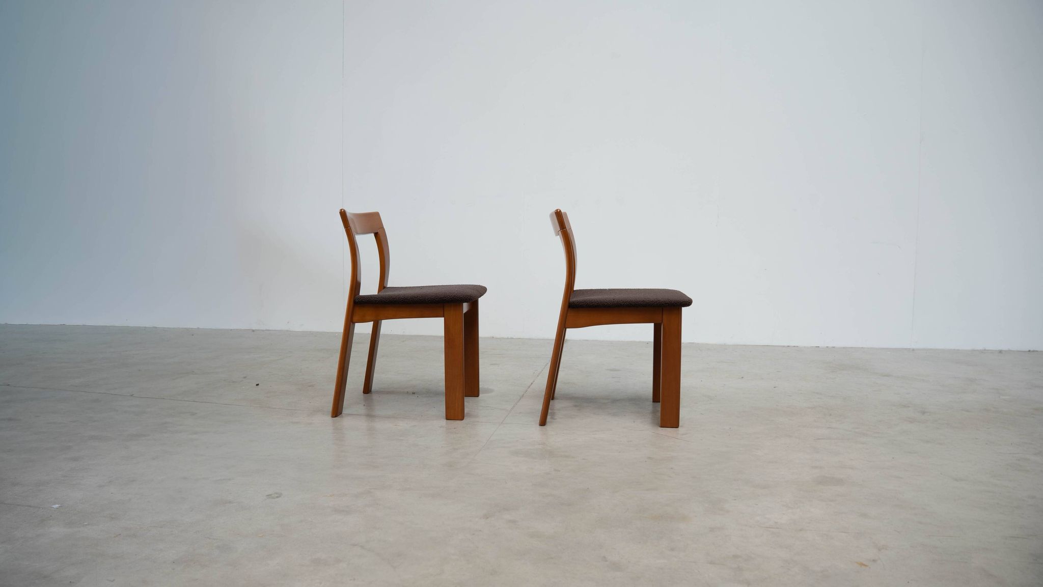 Set of six sculptural Italian dining chairs by Mobil Girgi