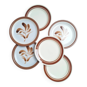 Assiette plates à fleurs marron années 1970