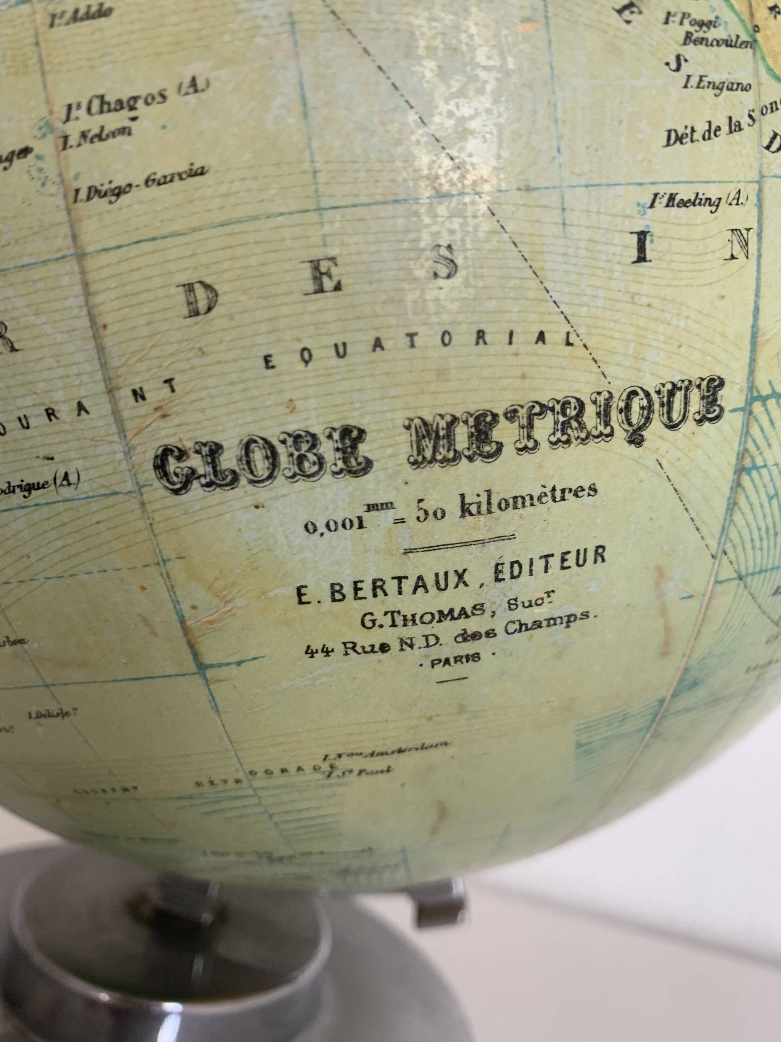 Vintage 1900 terrestrial globe by Bertaux and Thomas in plaster