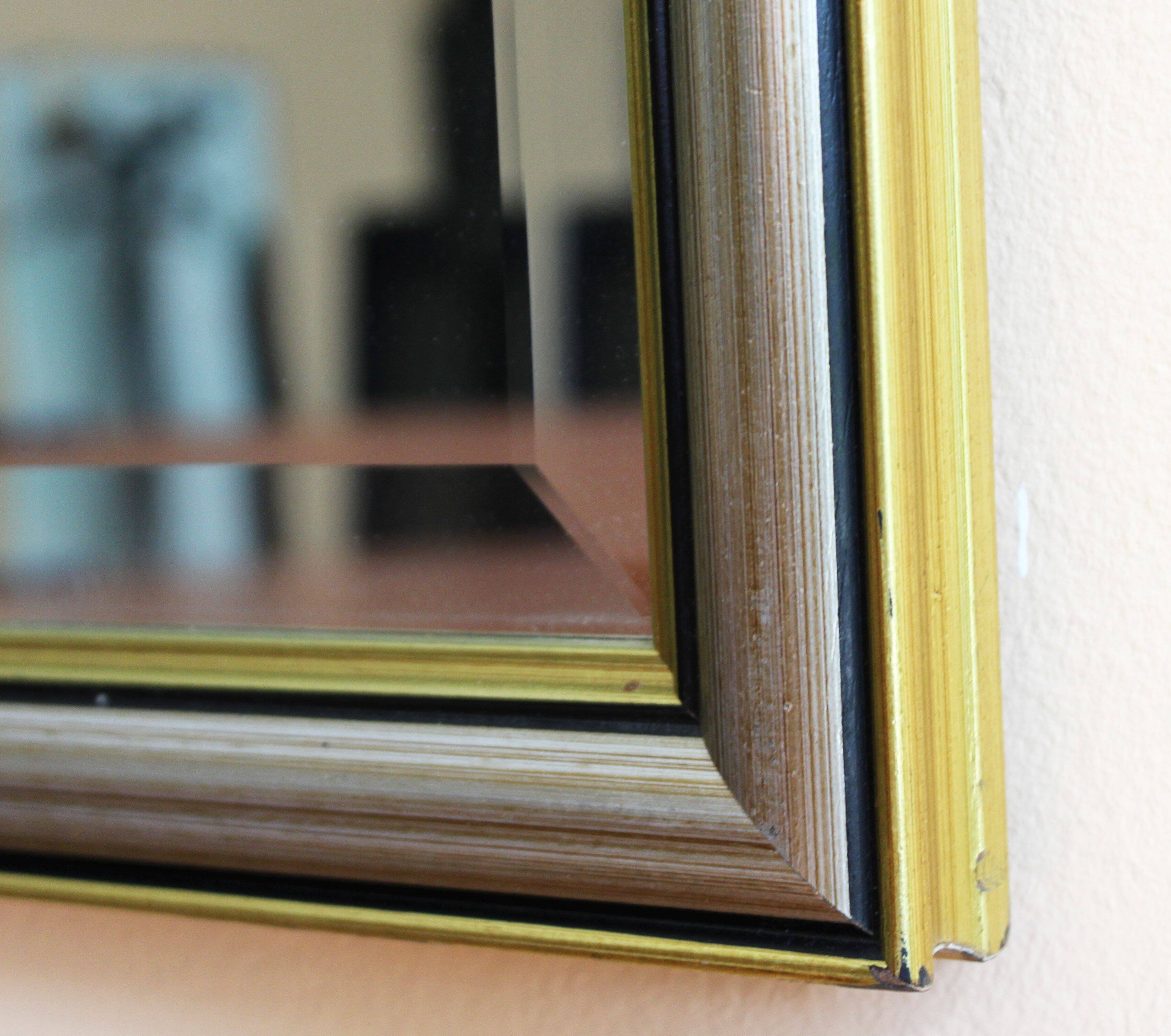 Miroir rectangulaire biseauté au cadre bicolore, Italie, 1960