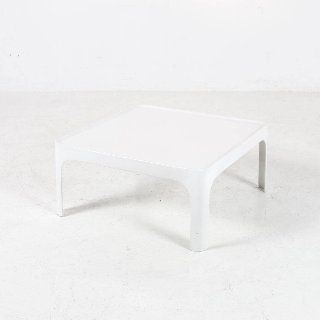 Space Age coffee table by Peter Ghyczy for Horn