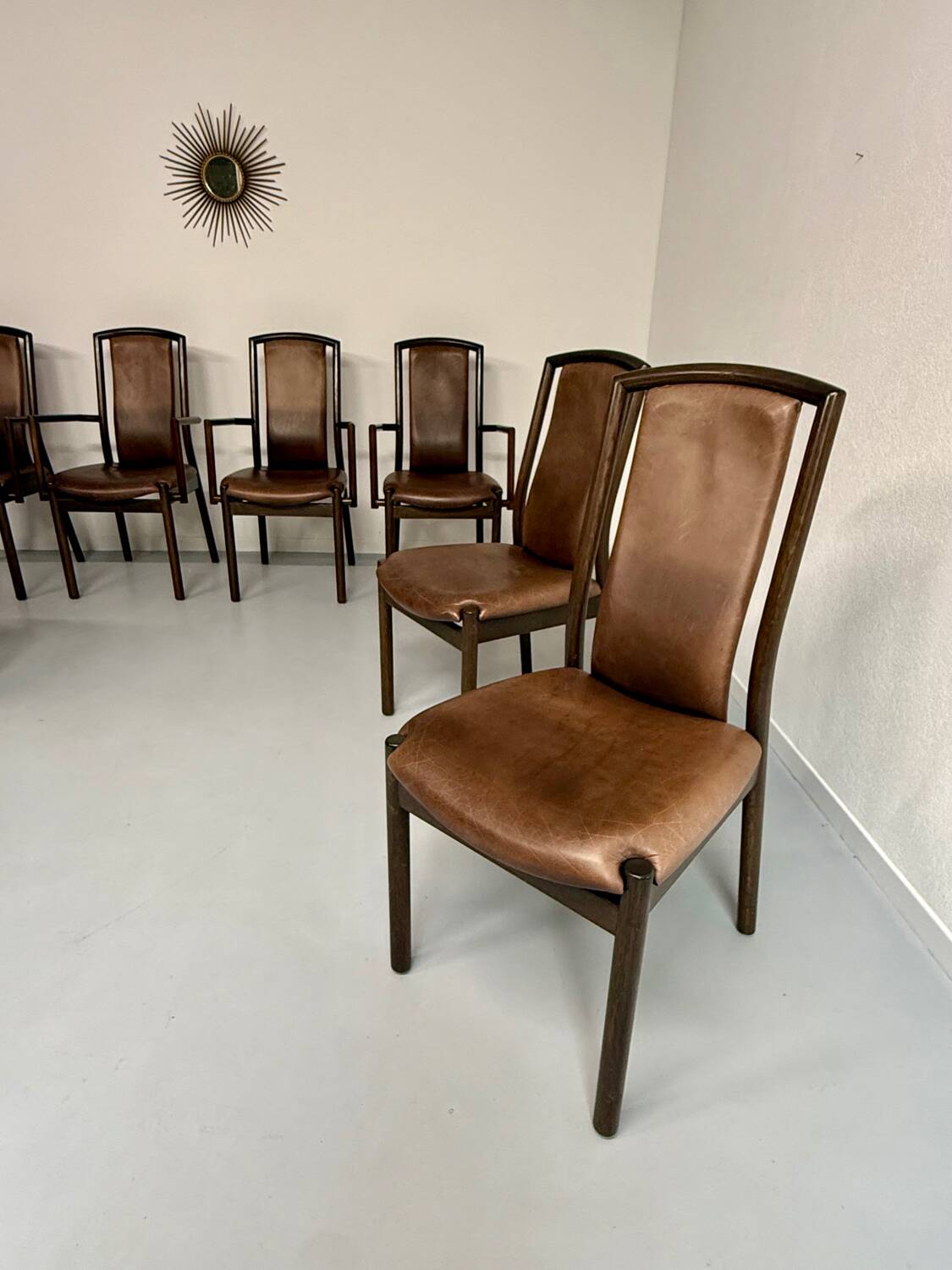 Set of 8 wooden and thick leather armchairs, Girsberger design, 80s