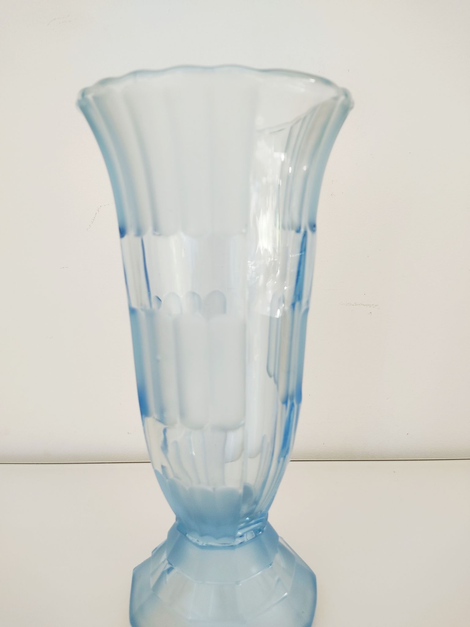 Vase art déco verre bleuté