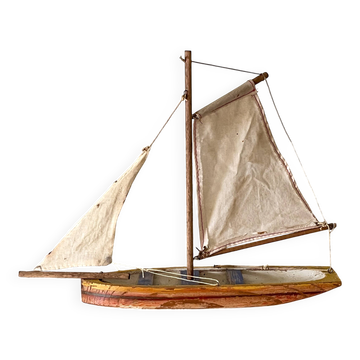 Barque voilier de bassin  de la marque allemande Greiner, jouet ancien