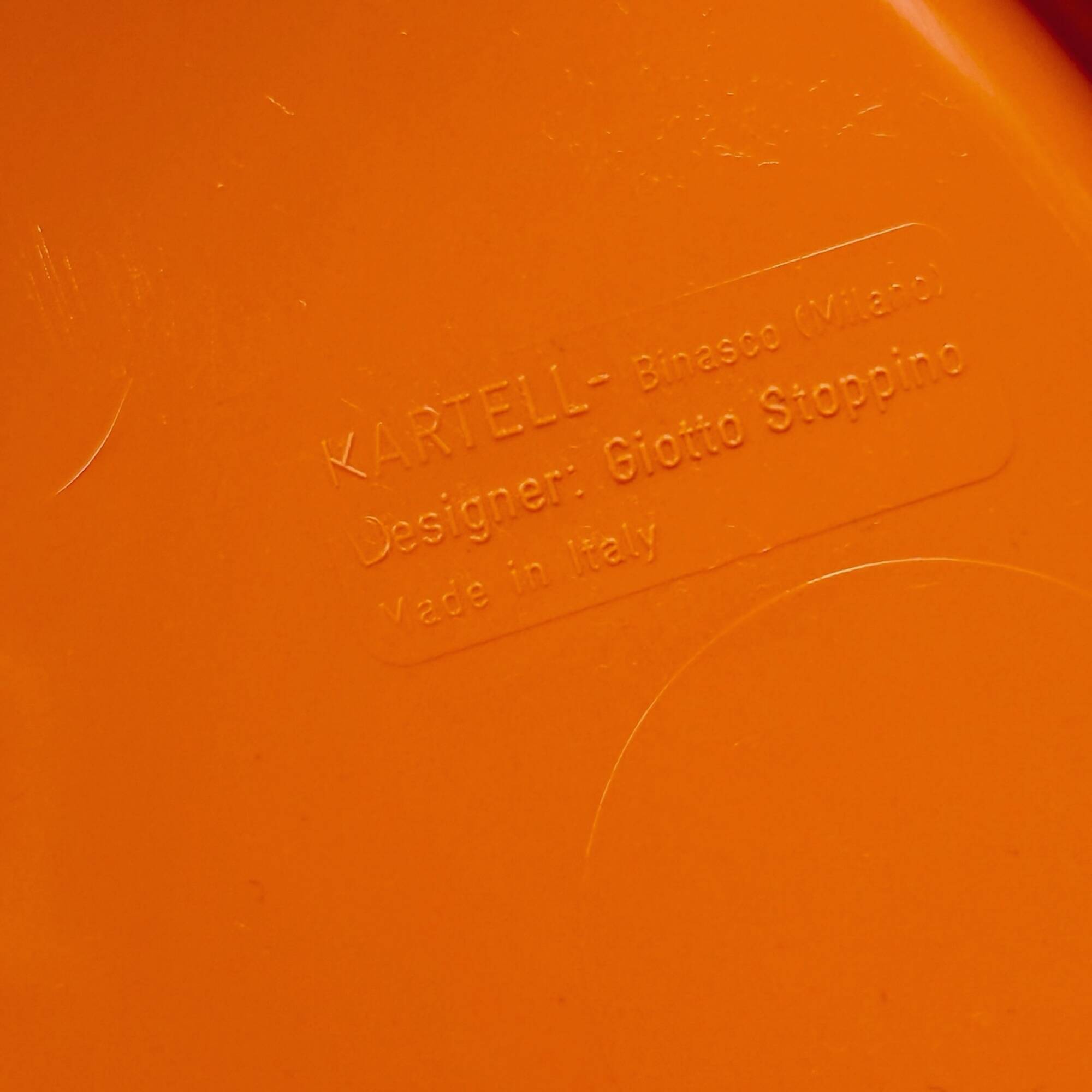 3 tables orange Giotto Stoppino pour Kartell, années 1960