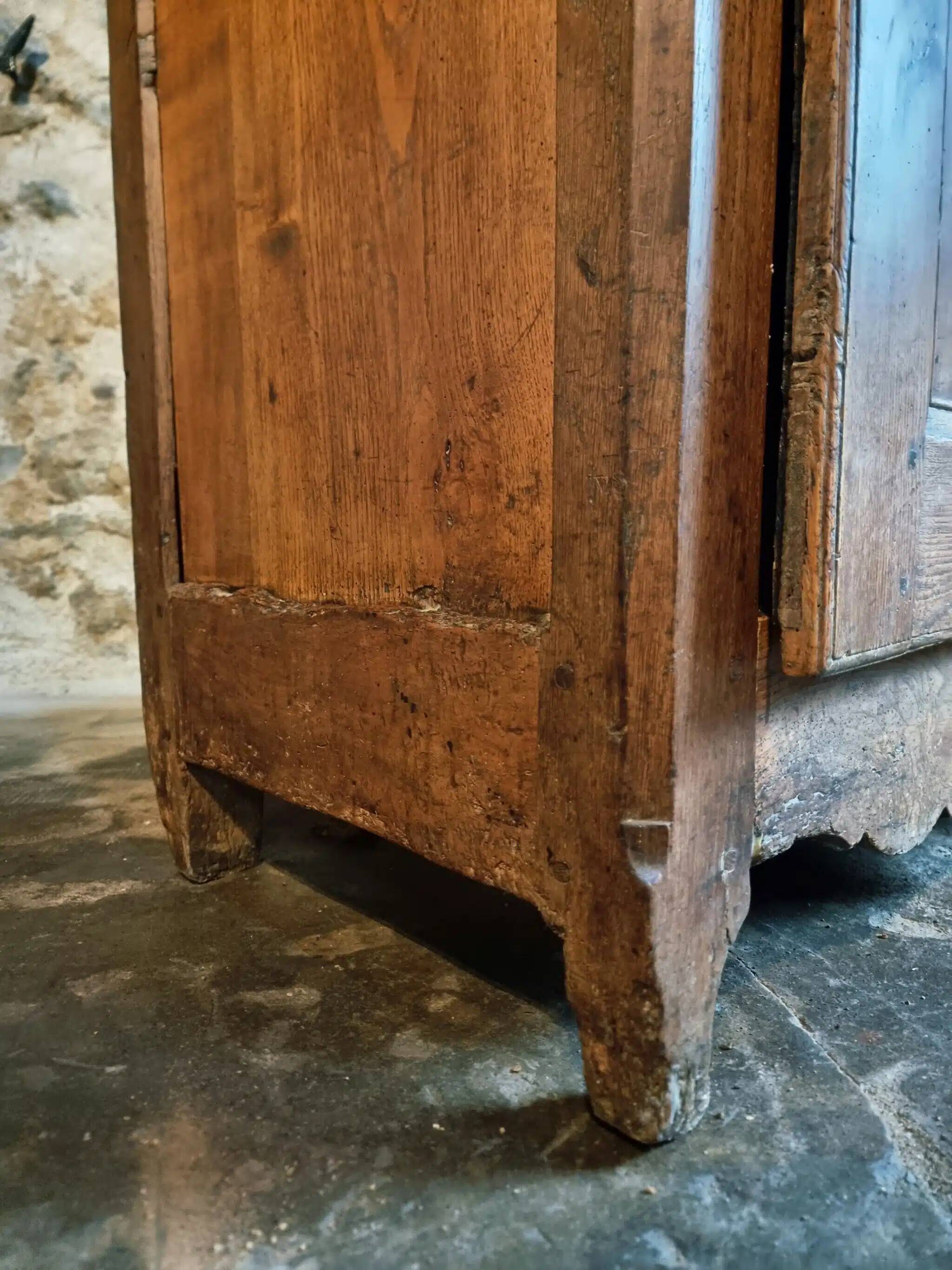 Armoire ancienne française en châtaignier – XVIIIe siècle