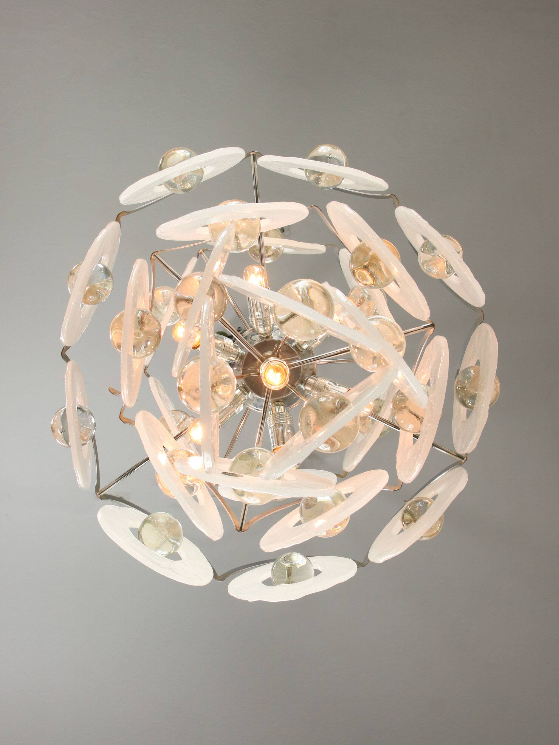 Lustre vintage en verre de murano par vistosi avec 27 disques / italie des années 60 / design italien de l'ère spatiale