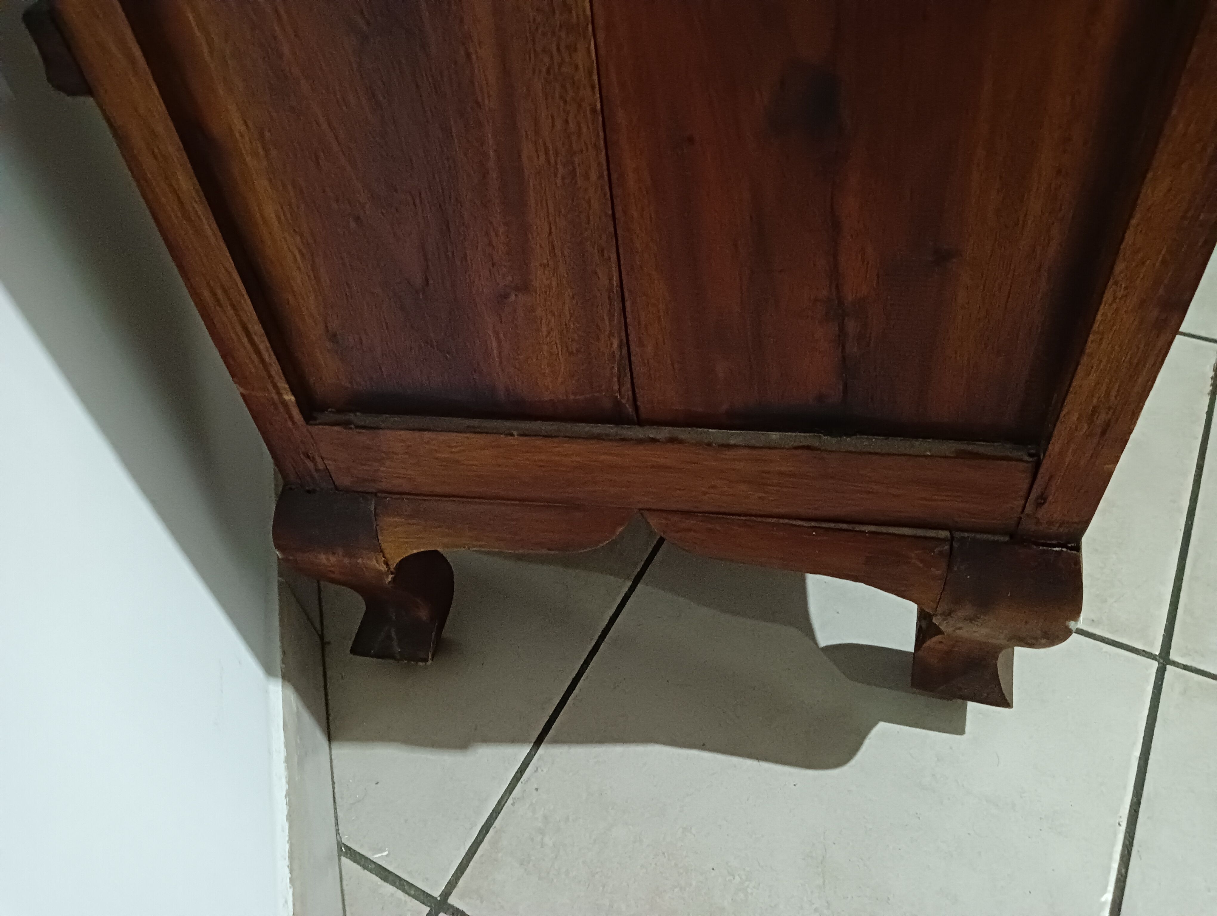 Mahogany column showcase, 1 glass door, 1 drawer, 5 wooden shelves