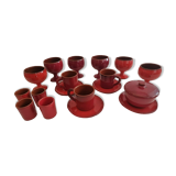 Red enamelled terracotta: cups, saucers, glasses