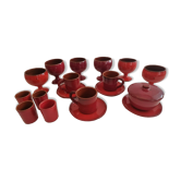 Terre cuite émaillée rouge : tasses, soucoupes, verres
