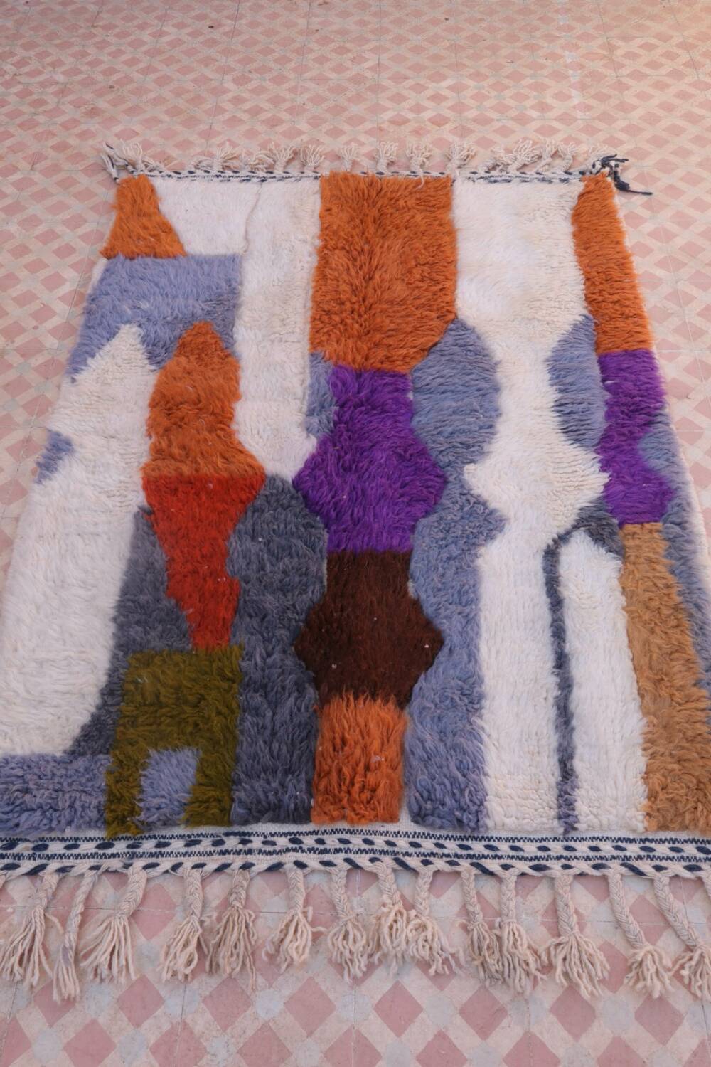 Tapis berbère marocain multicolore moderne