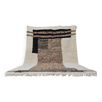 Handmade Berber rug, traditional craftsmanship, size 150 x 250 cm