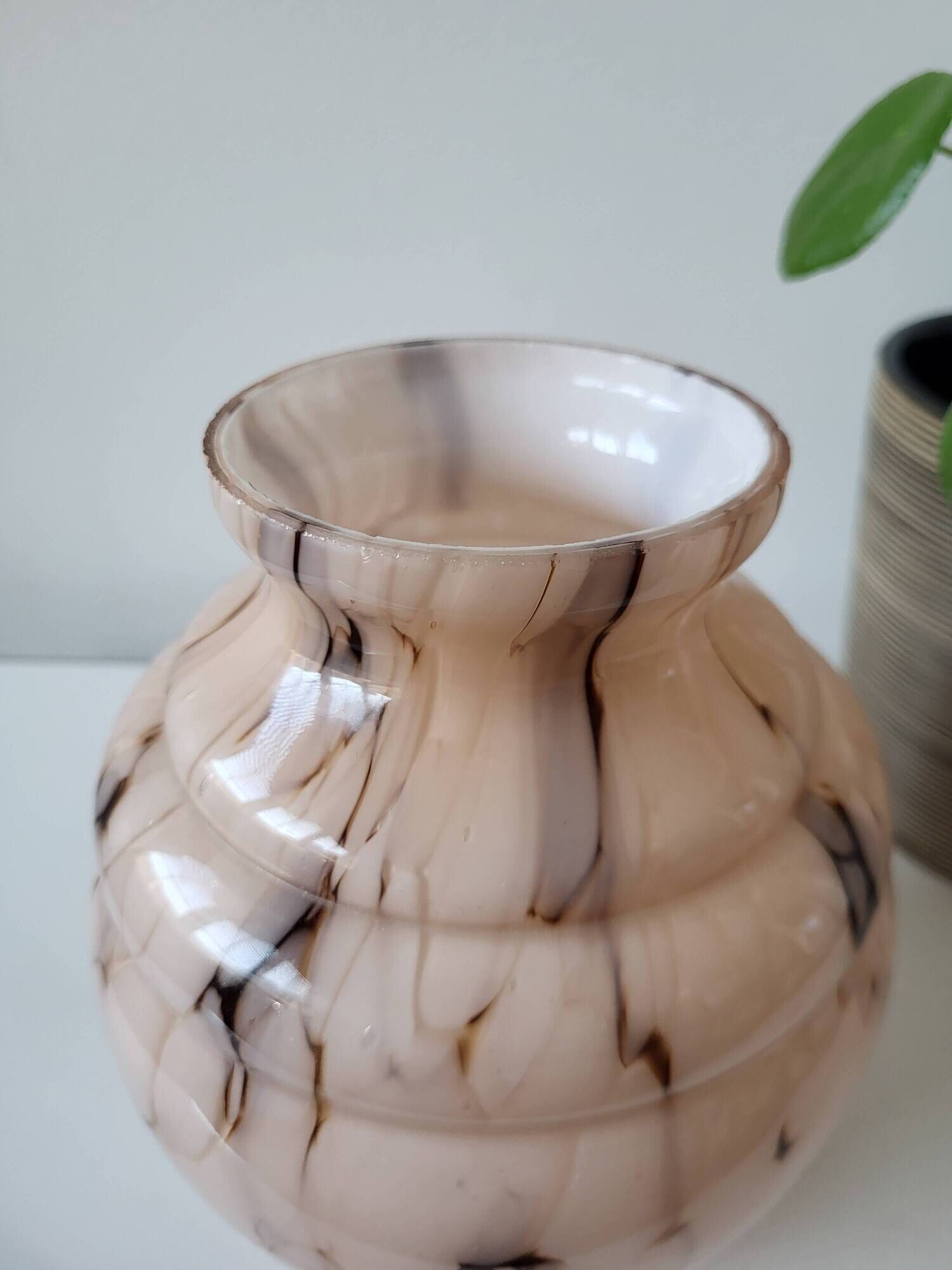 Art deco opaline glazen vaas, Verreries de Scailmont, Henri Heemskerk