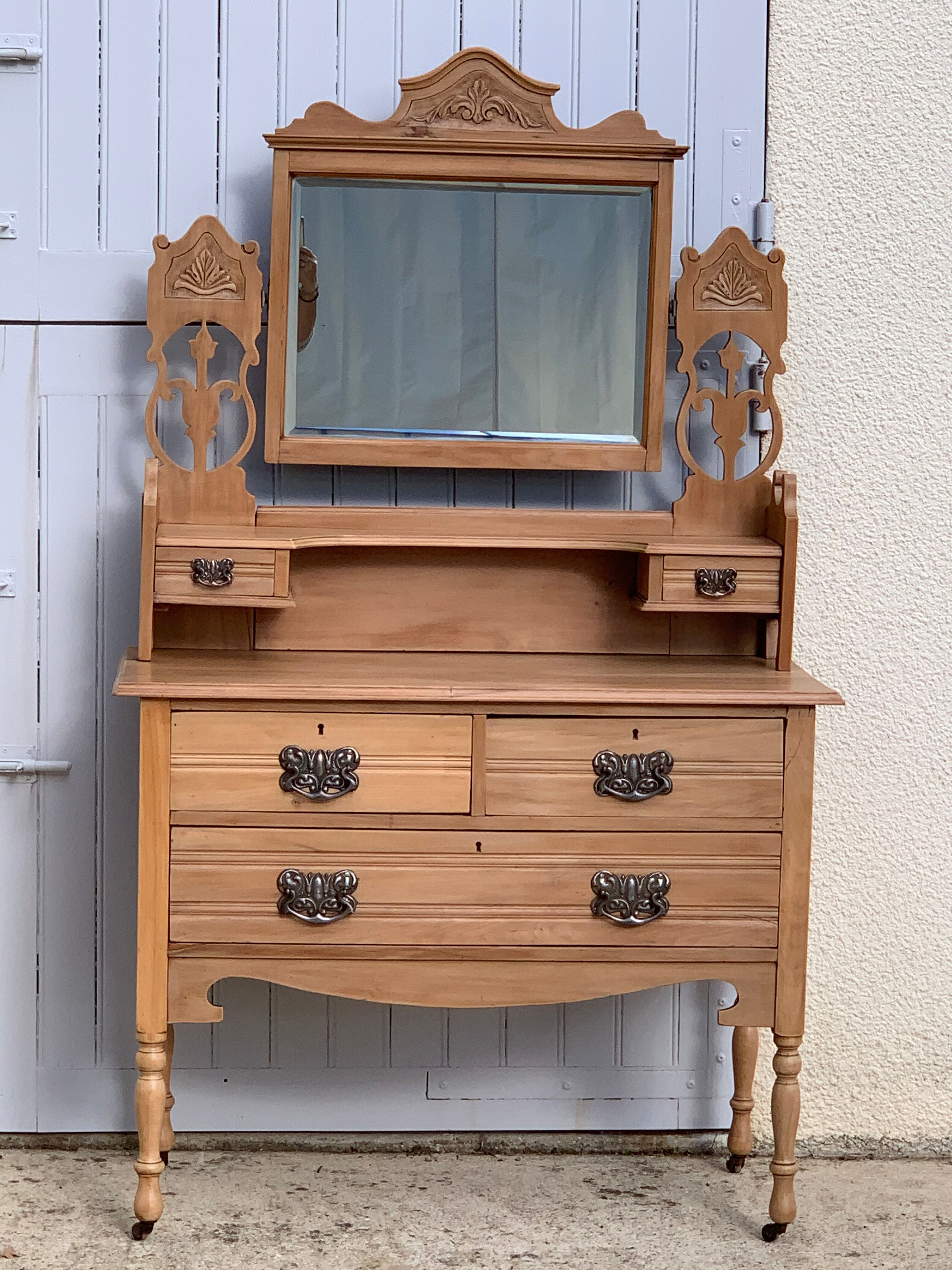 English dressing table 1900