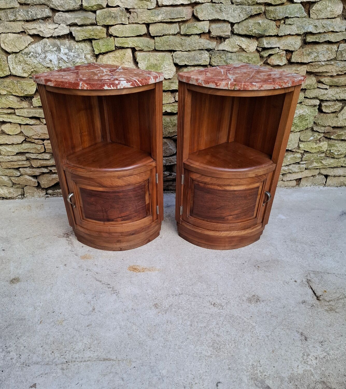 Corner bedside tables, in walnut