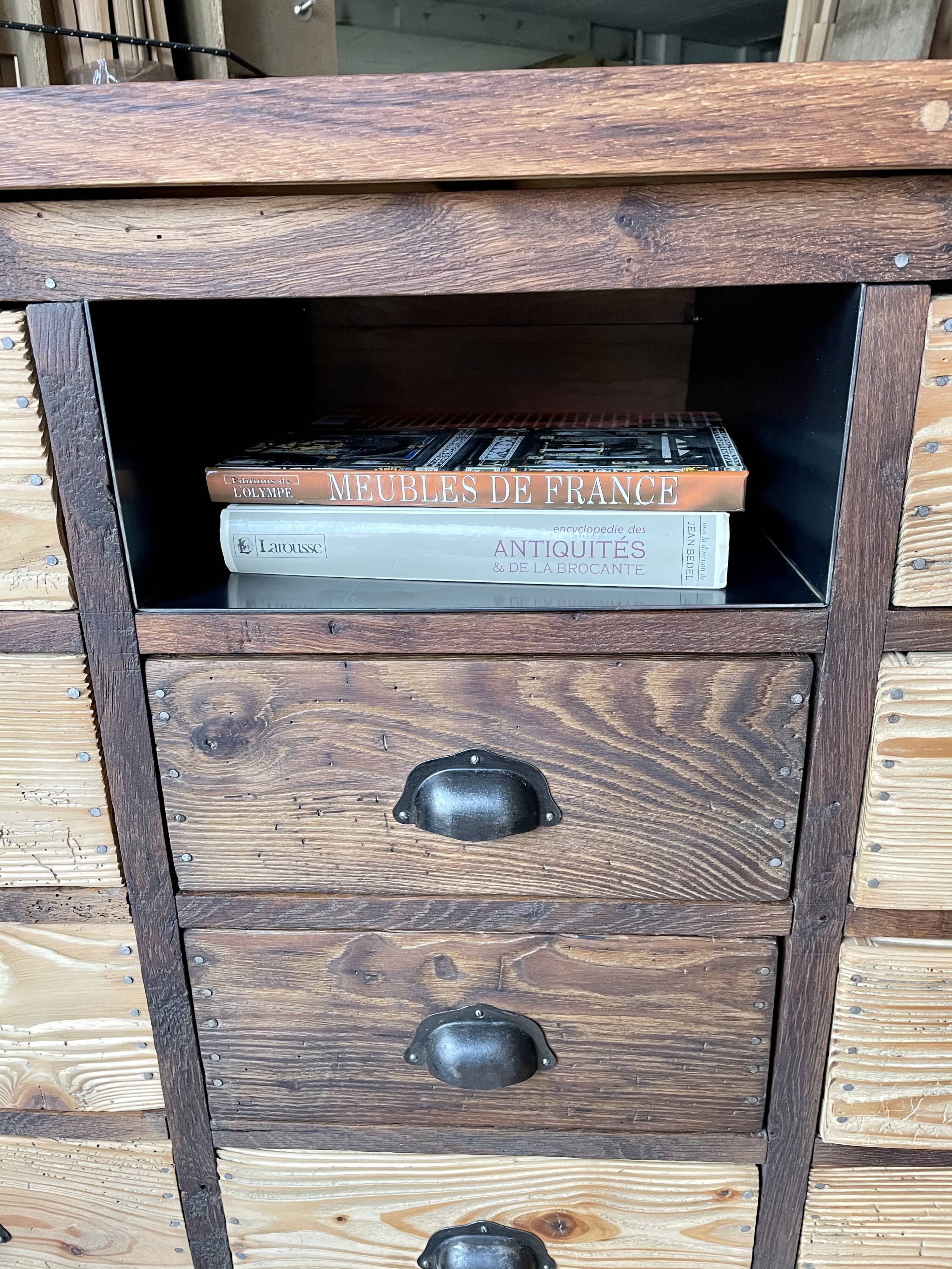 Trade cabinet with drawers