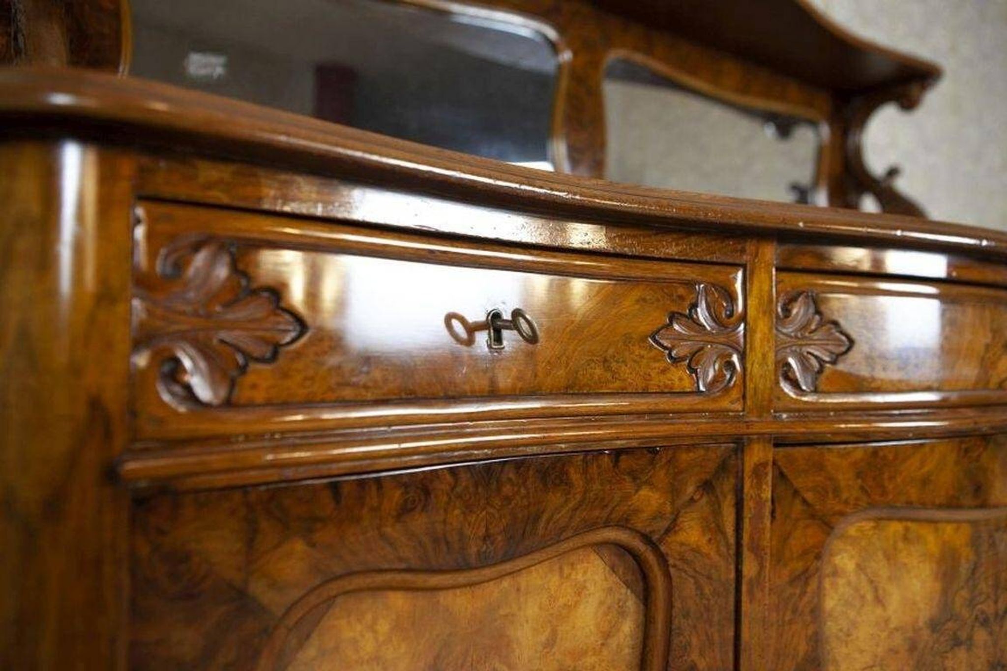 Buffet Rococo Revival en noyer et placage, 1850