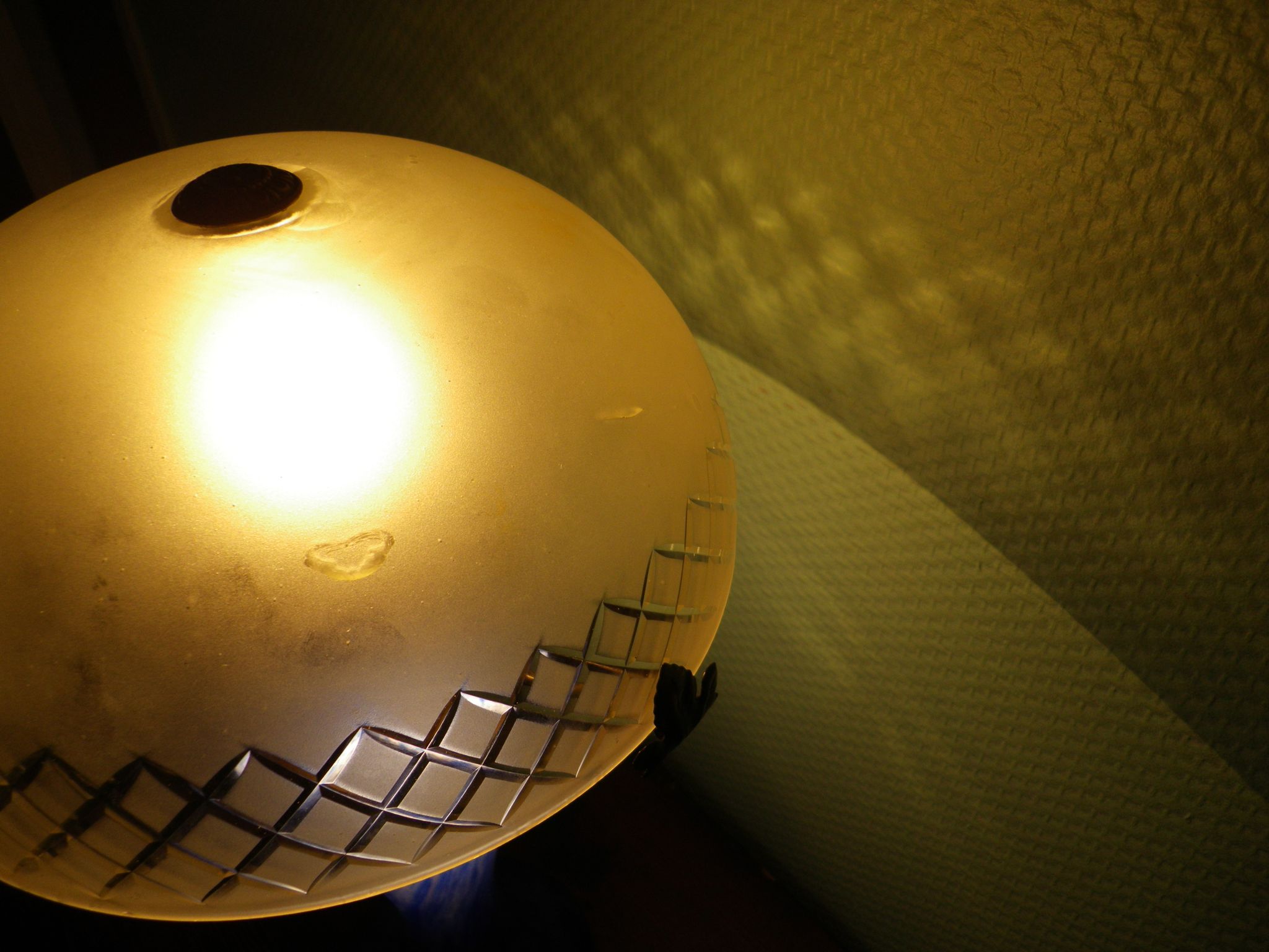 Lamp to lay, crystal lampshade cut with brass rosette, lamp foot in glass pase