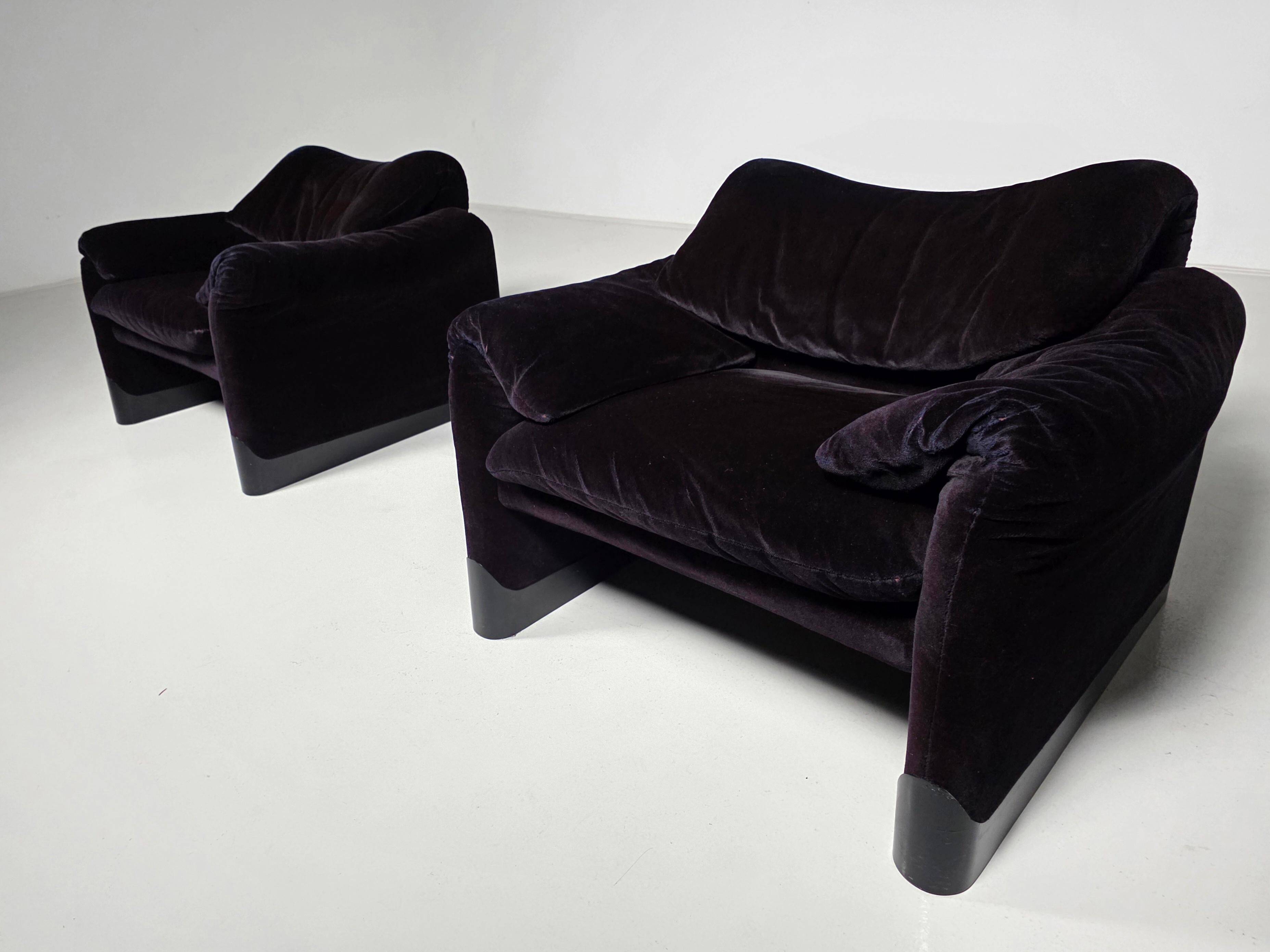 Maralunga lounge chairs in purple velvet by Vico Magistretti for Cassina, 1970.