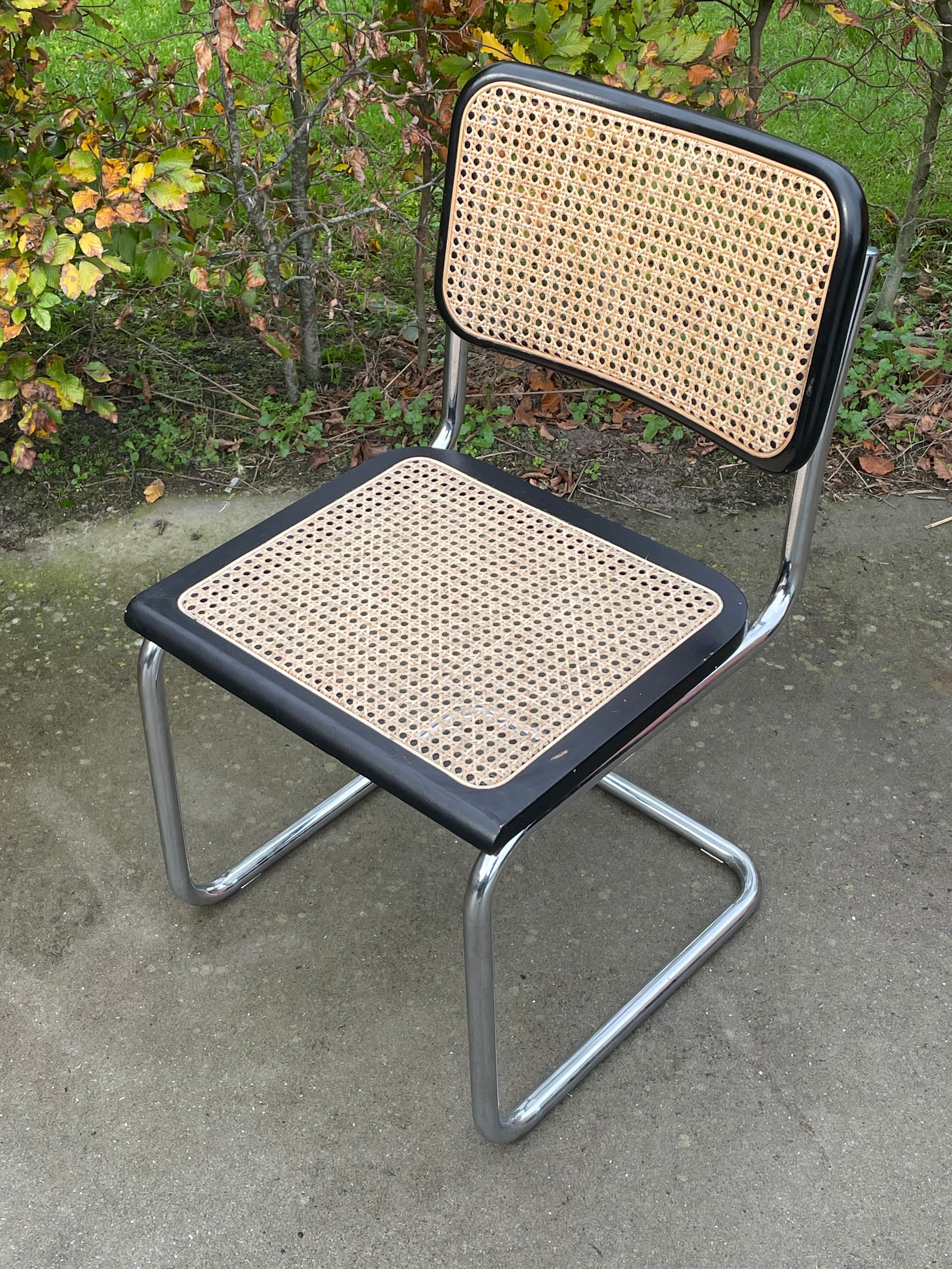 Chaise Cesca modèle b32 en chrome et noir par Marcel Breuer