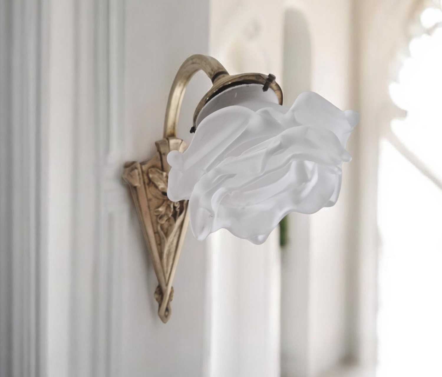 Art Nouveau wall light in gilded bronze - Frosted glass tulip - Period 1900