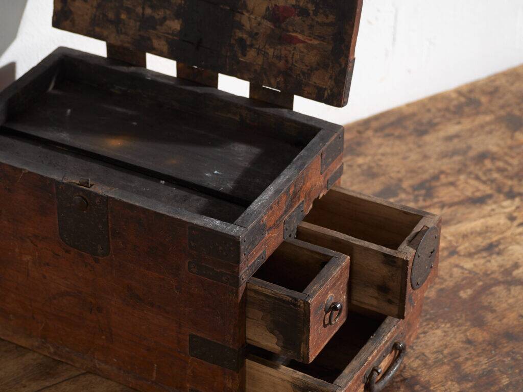 Antique Japanese chest with drawers and ironwork – portable tansu – Meiji–Taishō period (c. 1880–1920)
