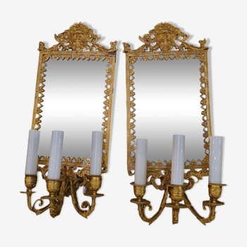 Pair of wall lights with mirror backgrounds with 3 arms of lights in chiseled and gilded bronze. framing decorated with foliage and masks. louis xiv style