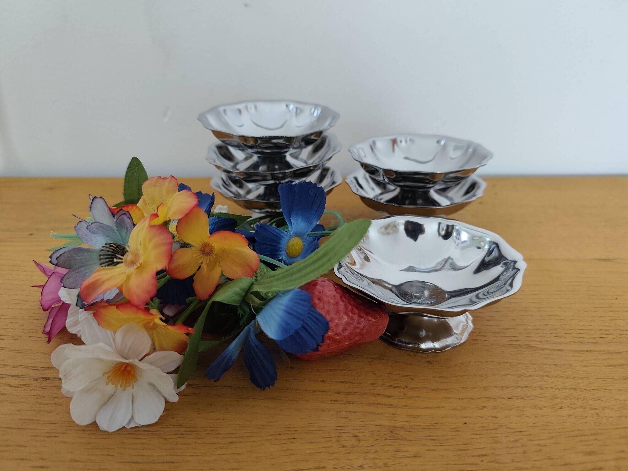 Set of 6 ice cream bowls from the 70s.