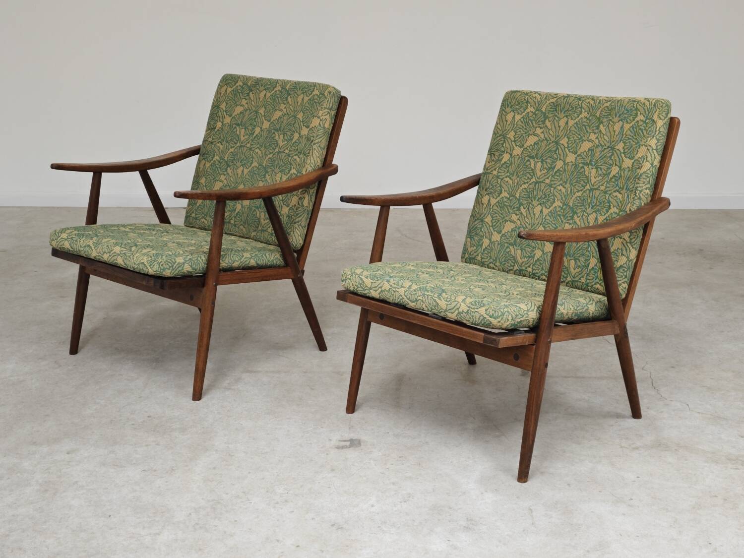 Pair of green flower boomerang armchairs by Antonin Suman for Ton (Thonet)