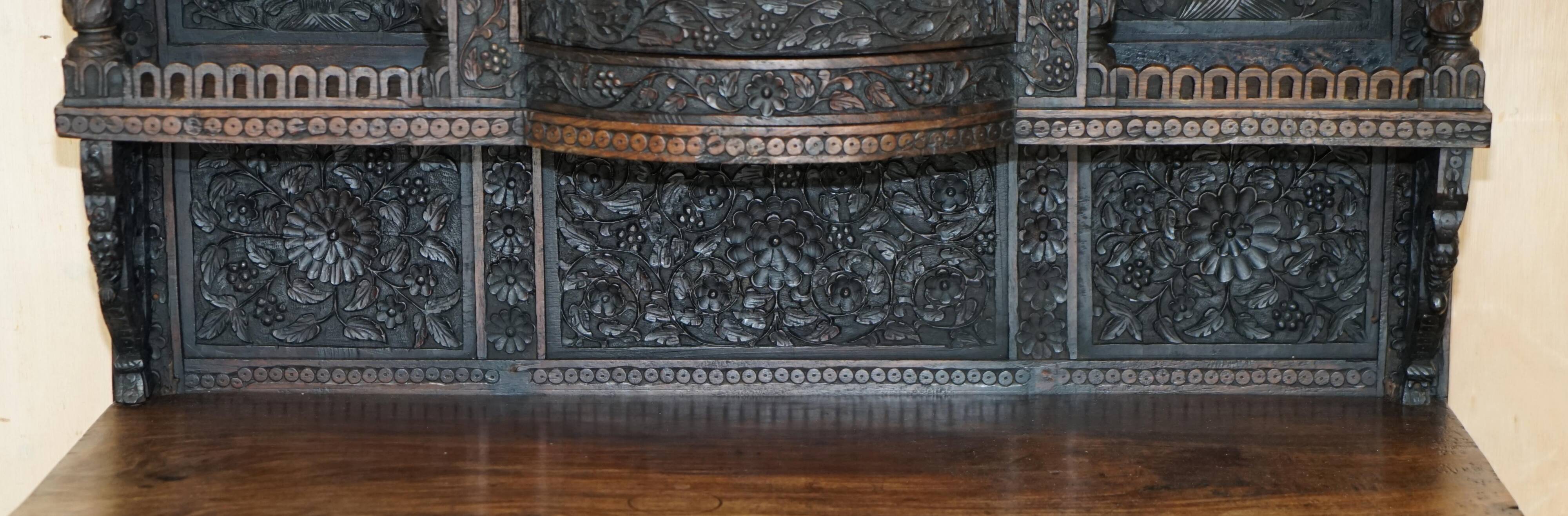 Buffet antique sculpté main style temple birman vers 1860