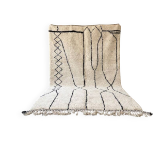 Ecru Moroccan rug with geometric patterns 200cm x 300cm