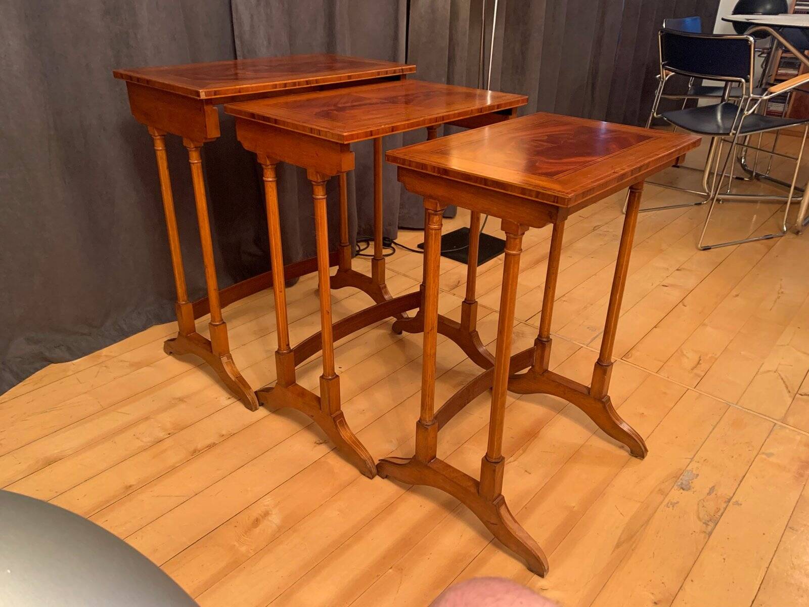 Tables édouardiennes du 20e siècle, années 1890, ensemble de 3