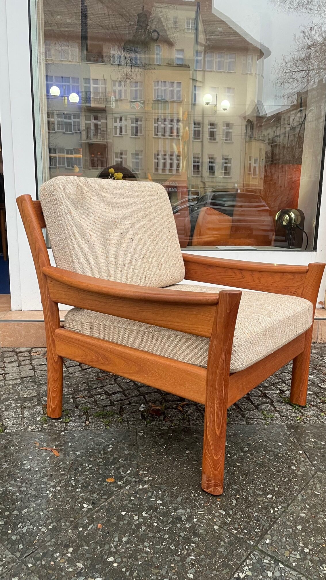 Danish armchair of the 60s in wood and wool of the brand Dyrlund