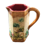 Onnaing dabbling pitcher