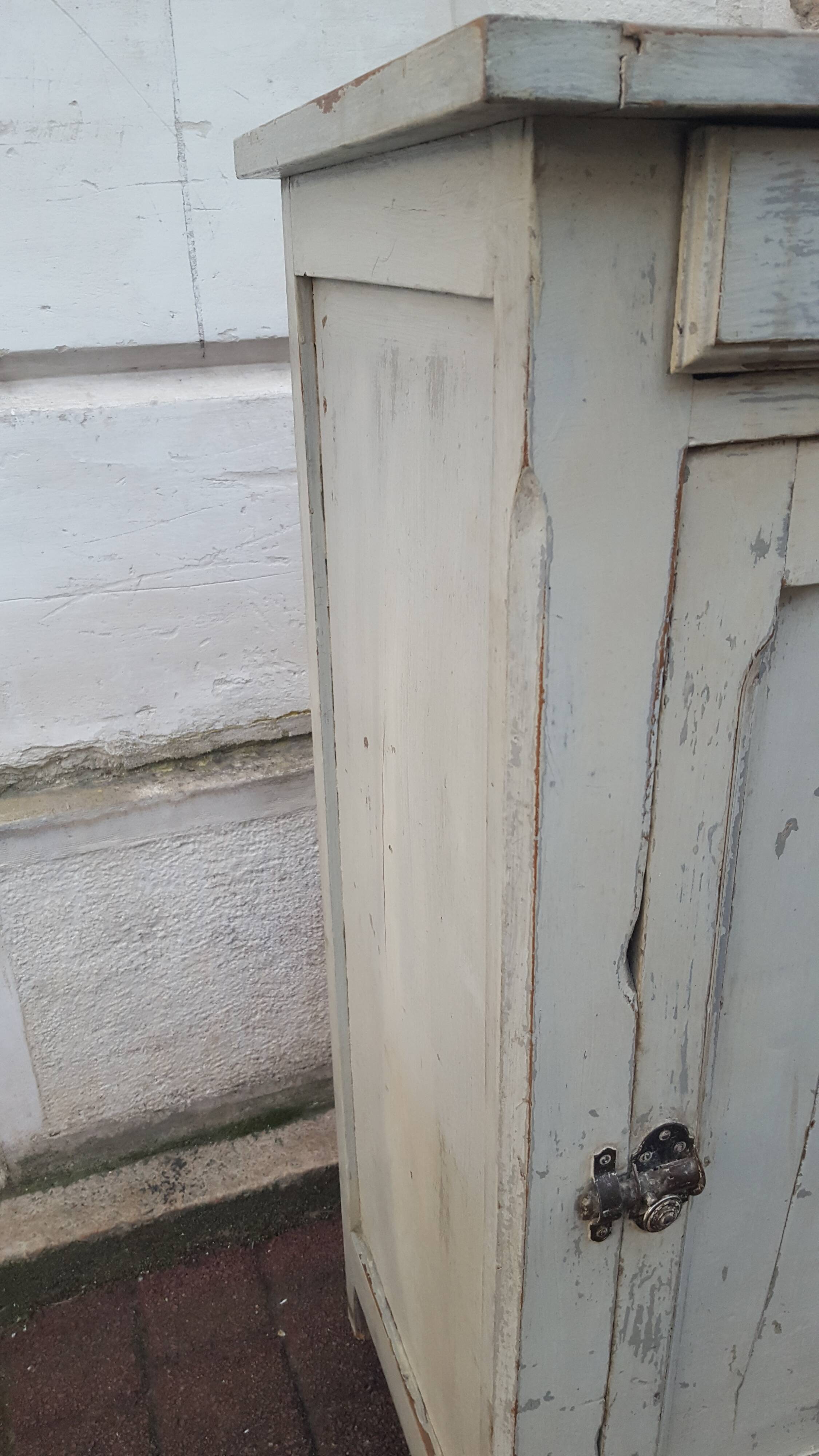 Parisian buffet a door