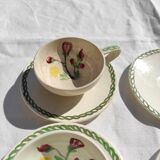 Tasses et sous tasse peint à la main de fleurs ancienne