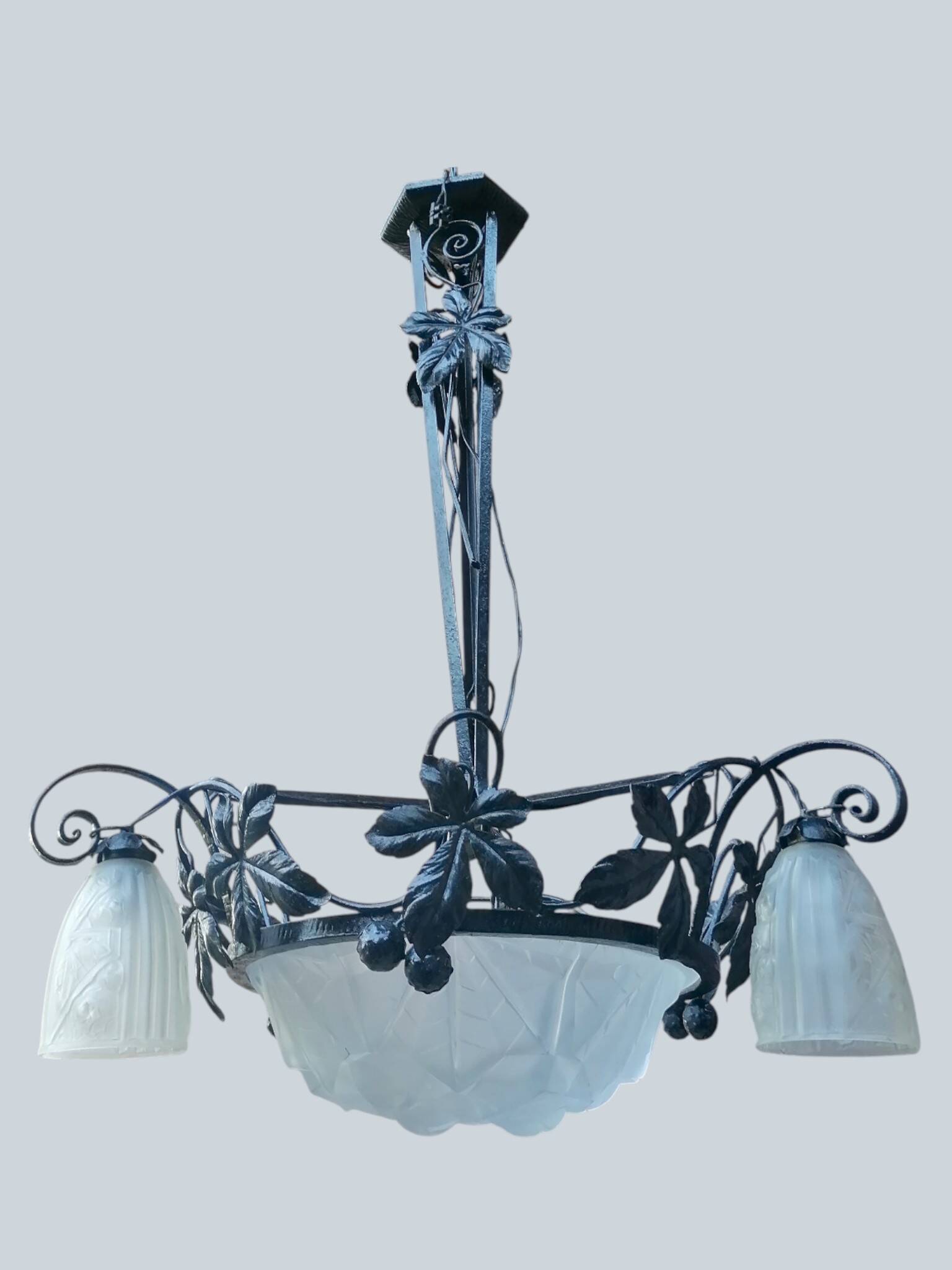 Wrought iron and art deco glass chandelier - Degué Workshops