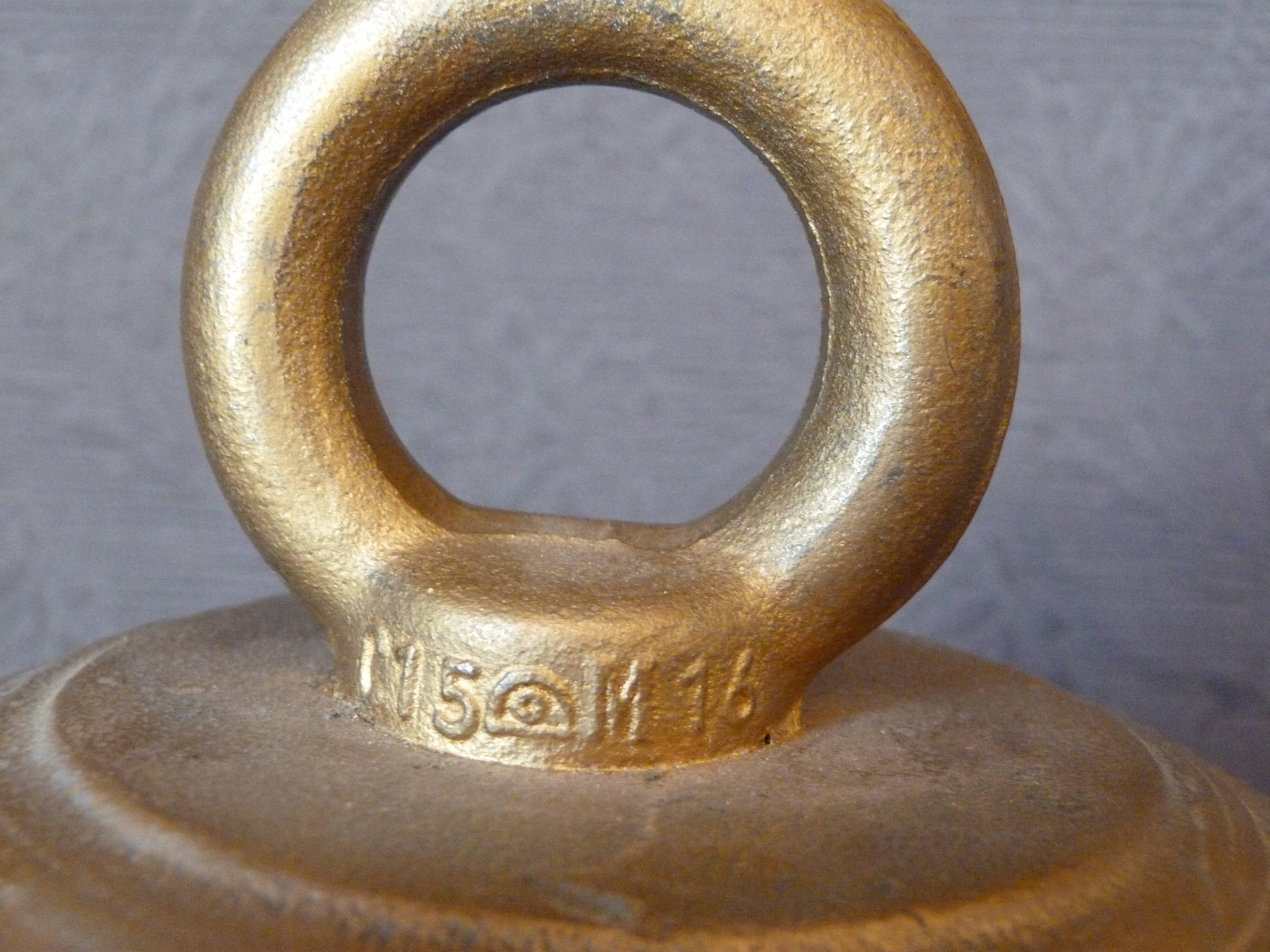 Cloche en bronze laitonné